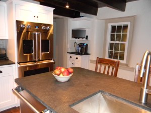 The "coffee bar" -- just the right size for the Keurig and a TV -- I'm all set for the morning news and a cup o' coffee.